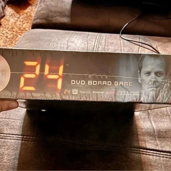 24 TV Show DVD Board Game Pressman 2006 Kiefer Sutherland- FACTORY SEALED!! - Picture 2 of 4